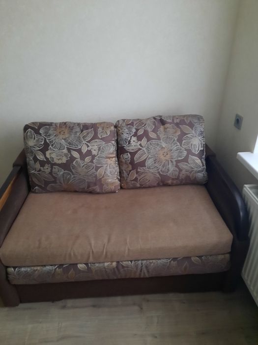 Продам диван ширина 136/95/185