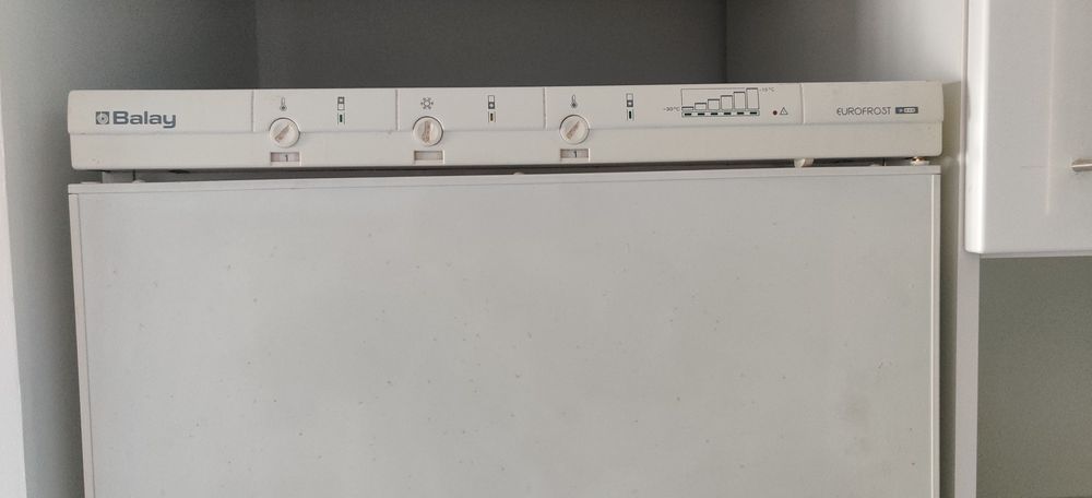 Frigorífico com congelador