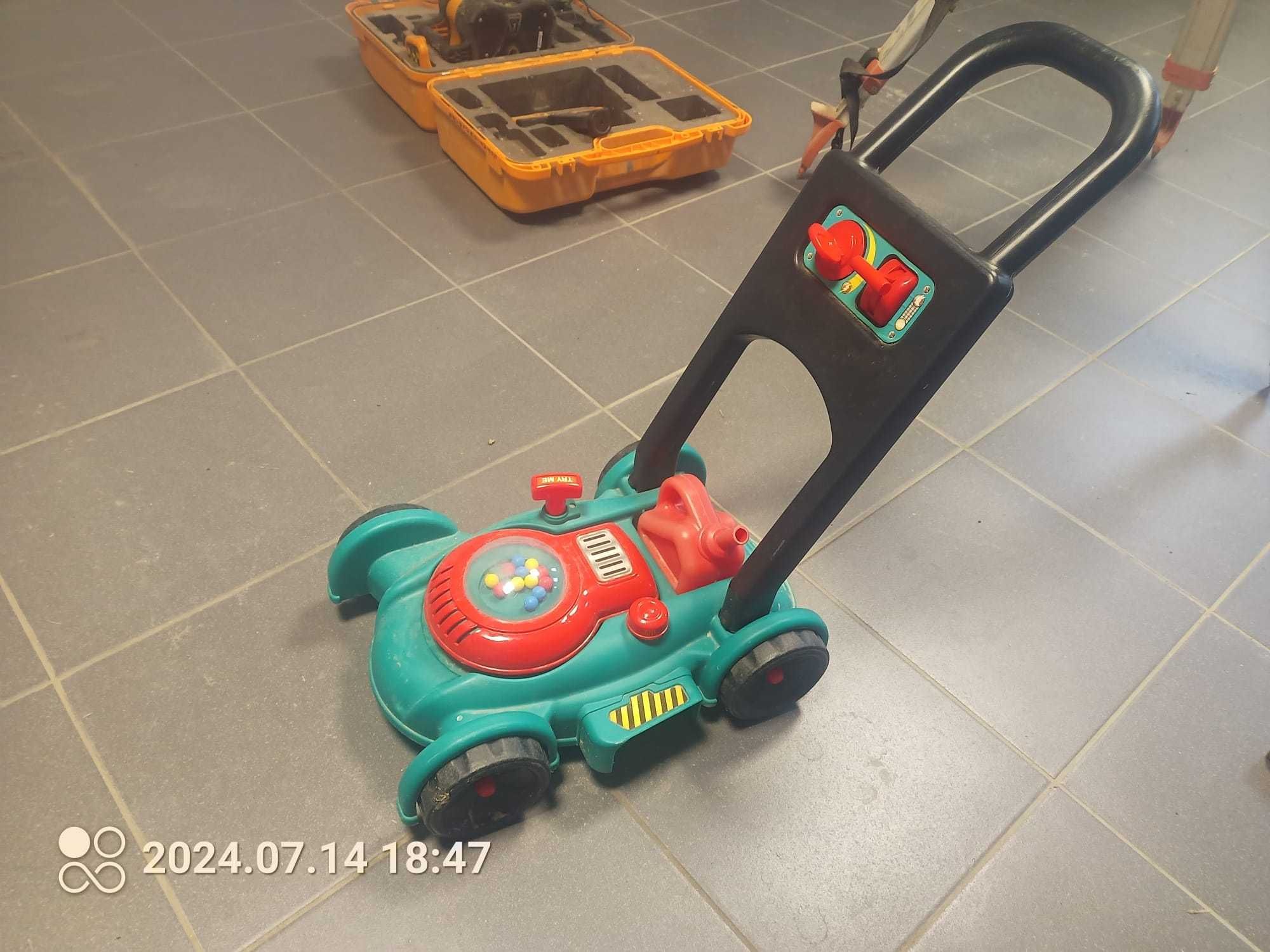 Kosiarką dla dziecka pchacz Little Tikes