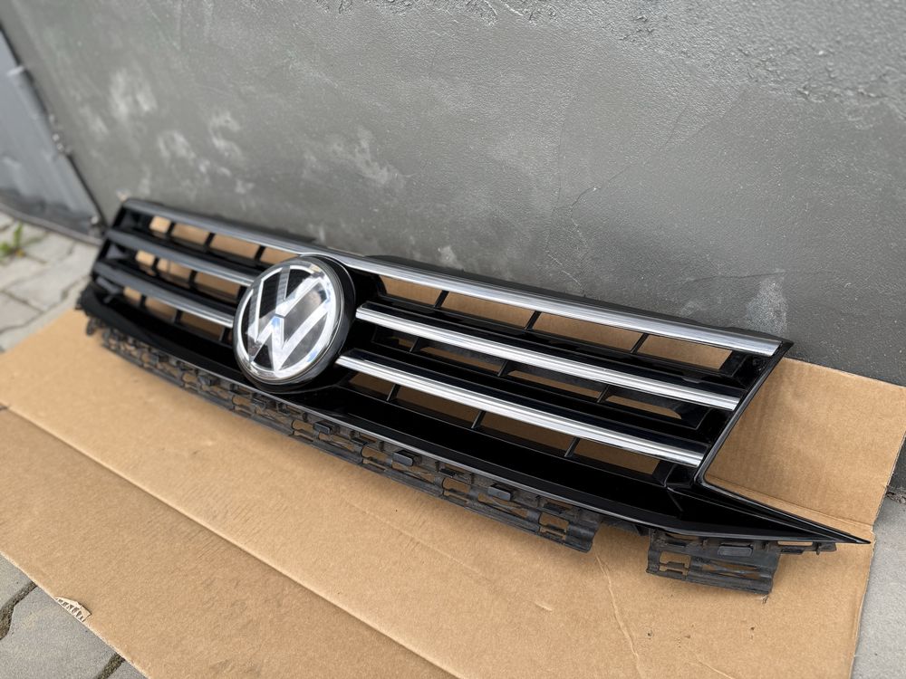 Решітка радіатора решотка радиатора VW Caddy 2K5 Кадді 2К5 15-20рр