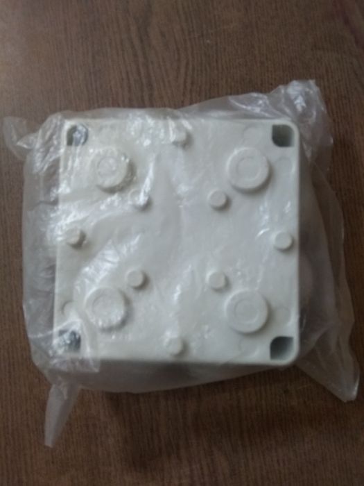 Коробка розподільча 100×100×70. ІР 65