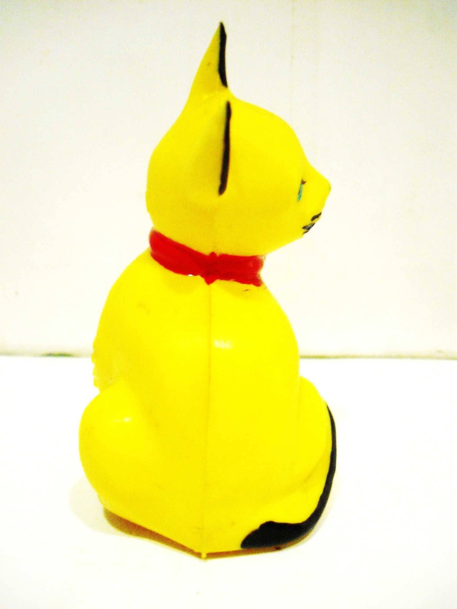 PEPE - Gatinho sentado