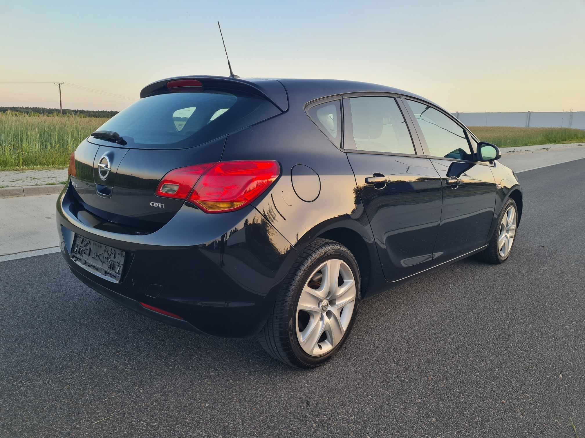 Opel Astra j hatchback 1.7 diesel 110km climatronic