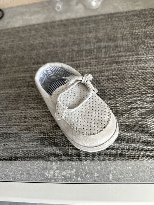 Szare eleganckie buty dla niemowlaka Christopher