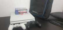 PlayStation 4 PRO z dwoma padami, zestawem gier, torbą i okablowaniem