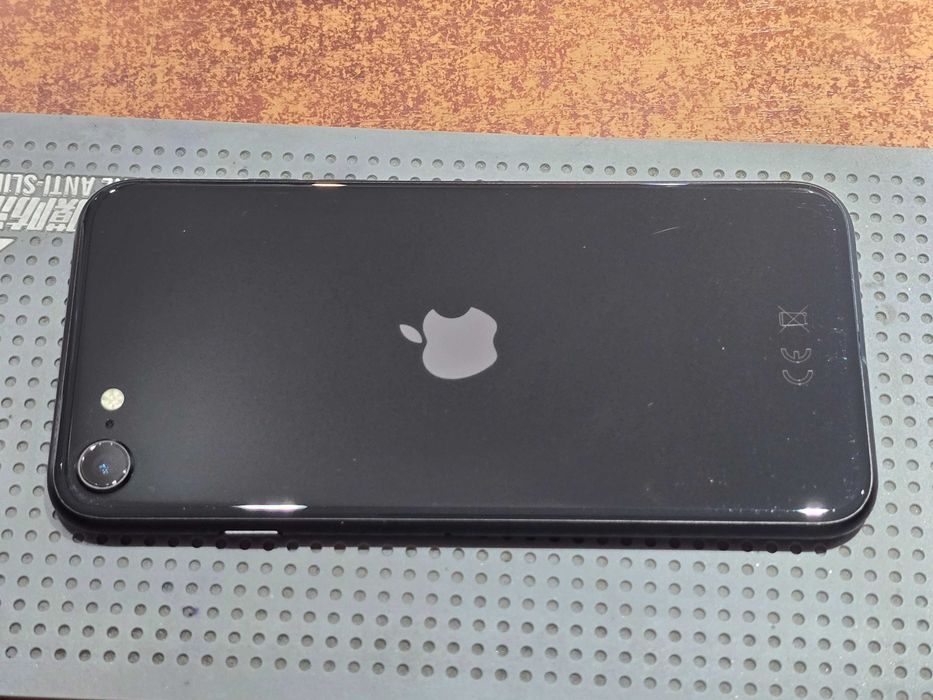 FV23% Używany - Apple iPhone SE 2020 64GB Czarny (4) - GSM Baranowo