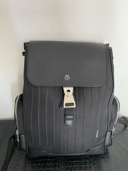 Czarny Plecak Rimowa Never Still