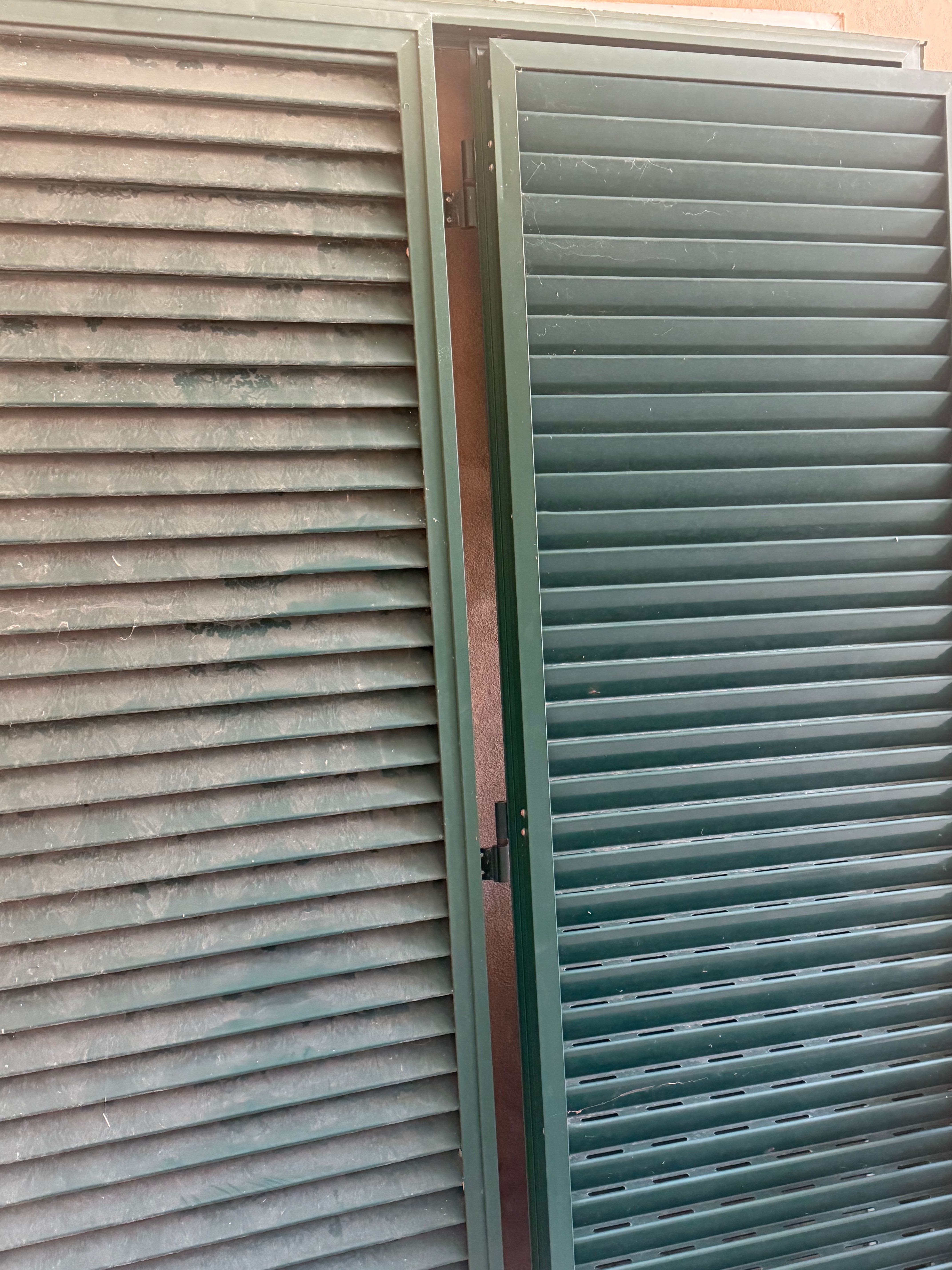 Conjunto de Portas e janelas usadas em bom estado