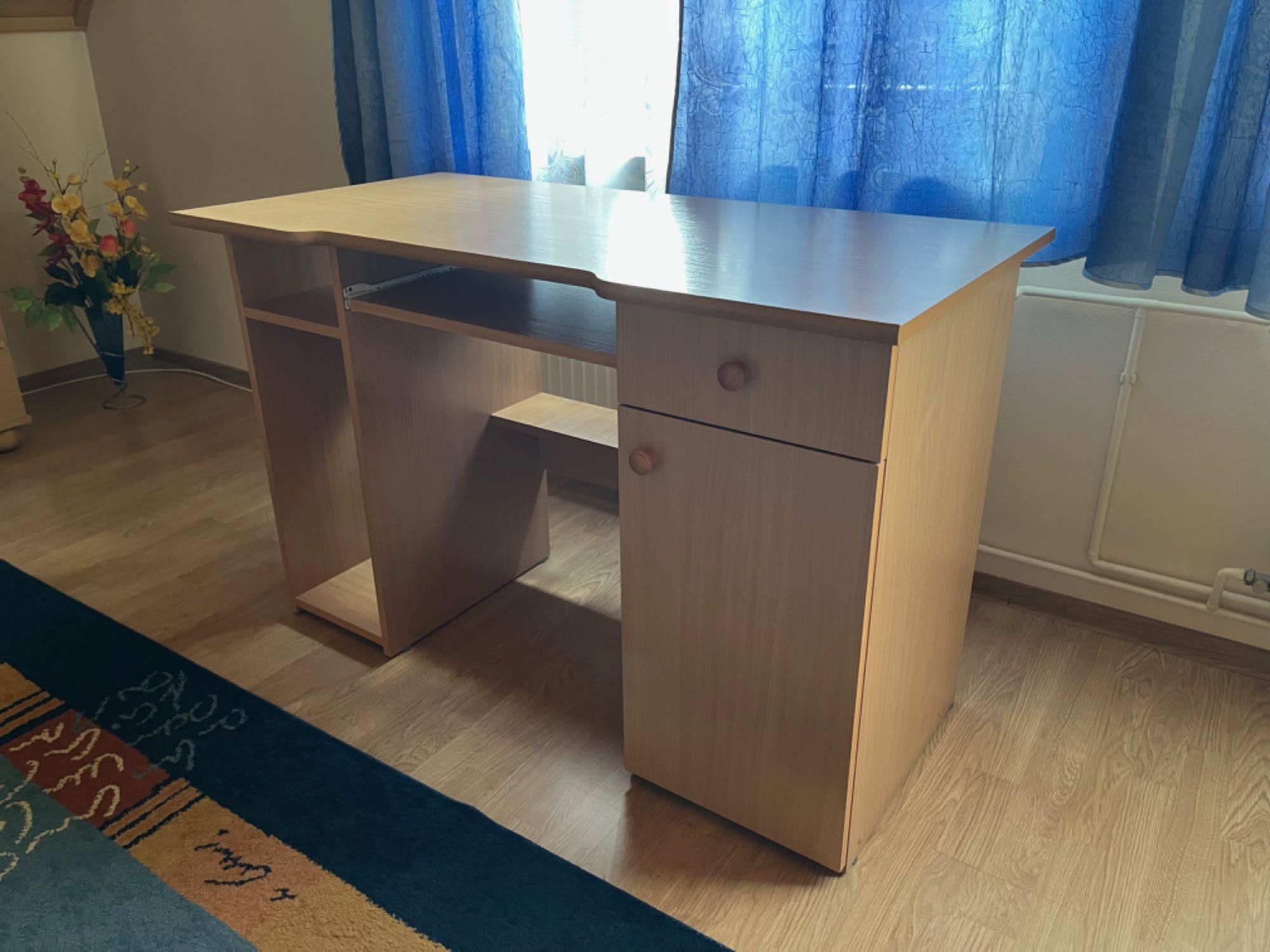 Biurko komputerowe kolor jasny buk