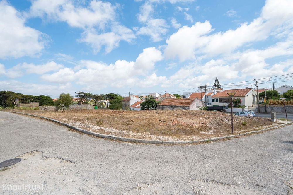 Lote Urbano para construção de moradia em banda, tipologia T3 - Albarr