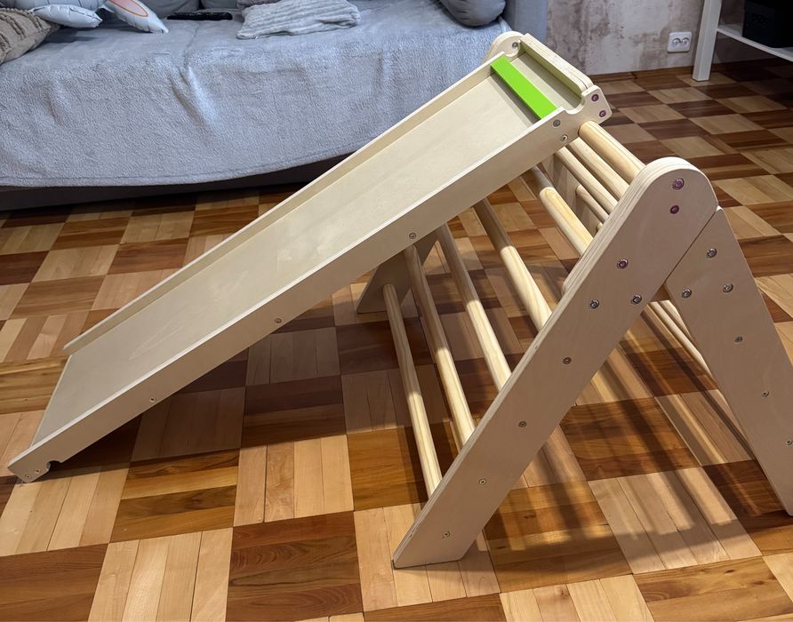 Zestaw zjezdzalnia i drabinka do wspinania +drewniany trojkat montess