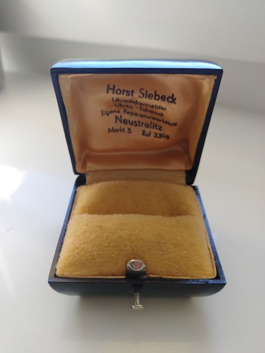 Antyk Stare pudełko na pierścionek

stan bardzo dobry