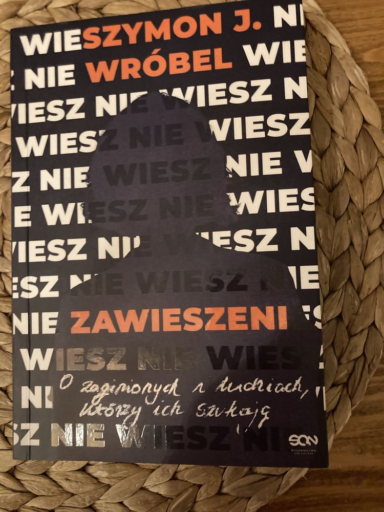 Zawieszeni Wrobel  O zaginionych i ludziach ktorzy ich szukaja