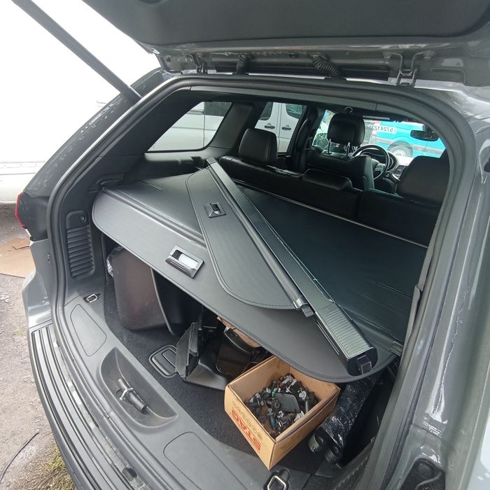 Шторка багажника Jeep Grand Cherokee WK2