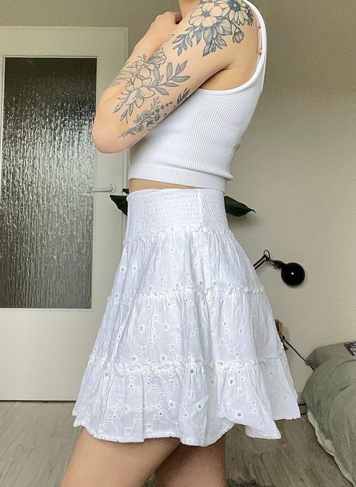 Biała haftowana spódniczka American Eagle