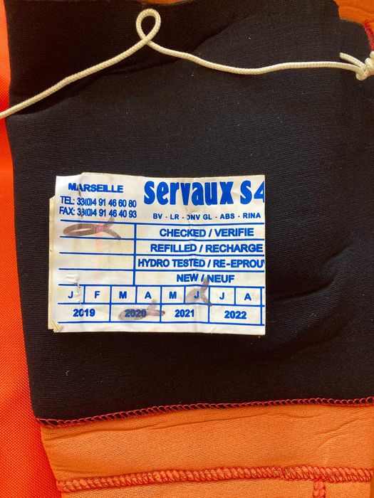 Fato de sobrevivência à prova de água