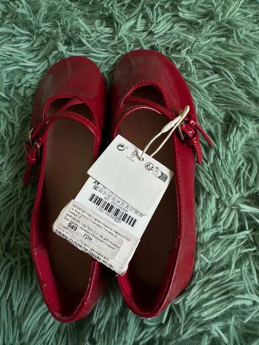 Туфельки для дівчинки