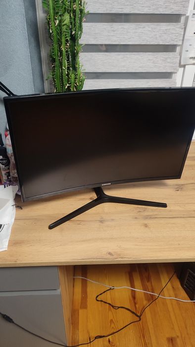 Монітор Samsung LC27F396FHIXCI 27 дюймов 60гц вигнутий екран