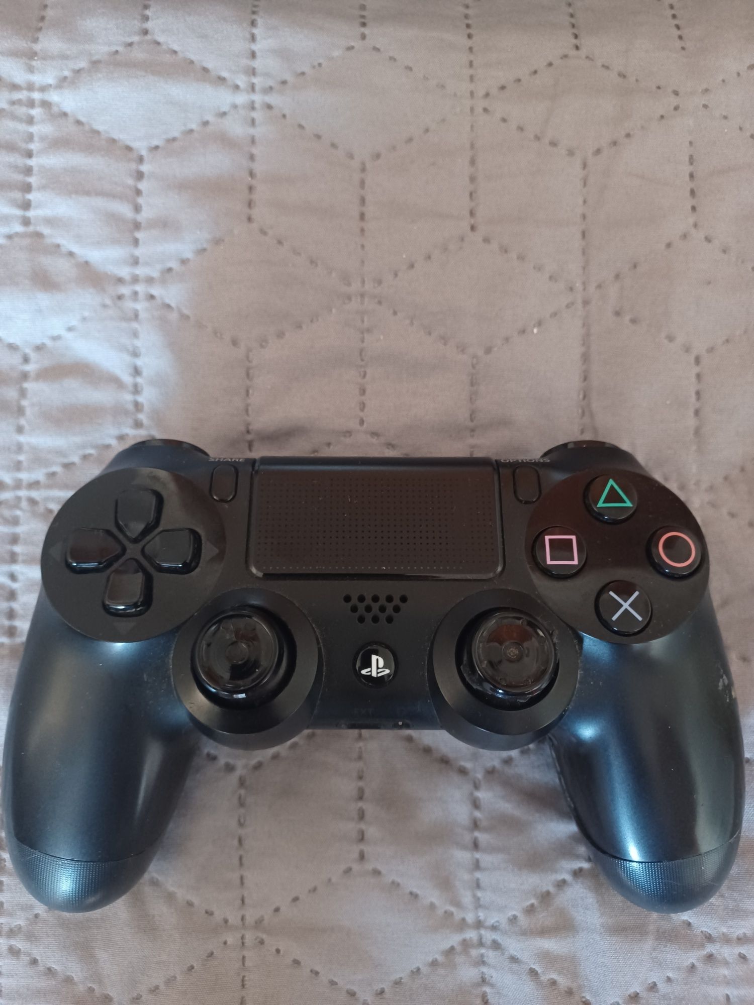PlayStation 4 500GB + Comando + Jogo Far Cry 4 + Cabos