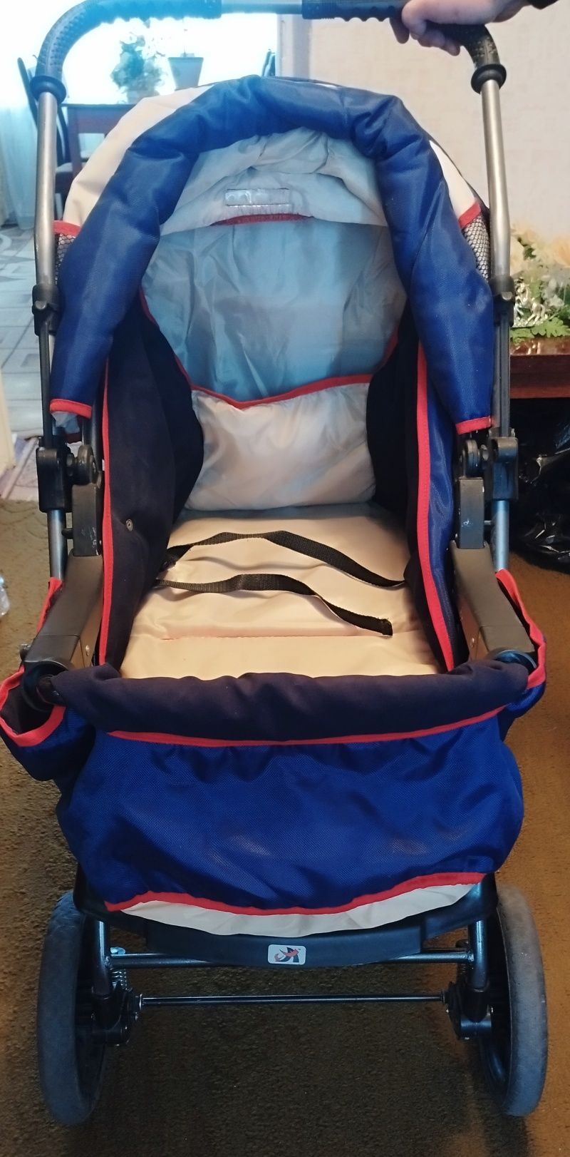 Дитяча коляска-трансформер синьо-червоного кольору