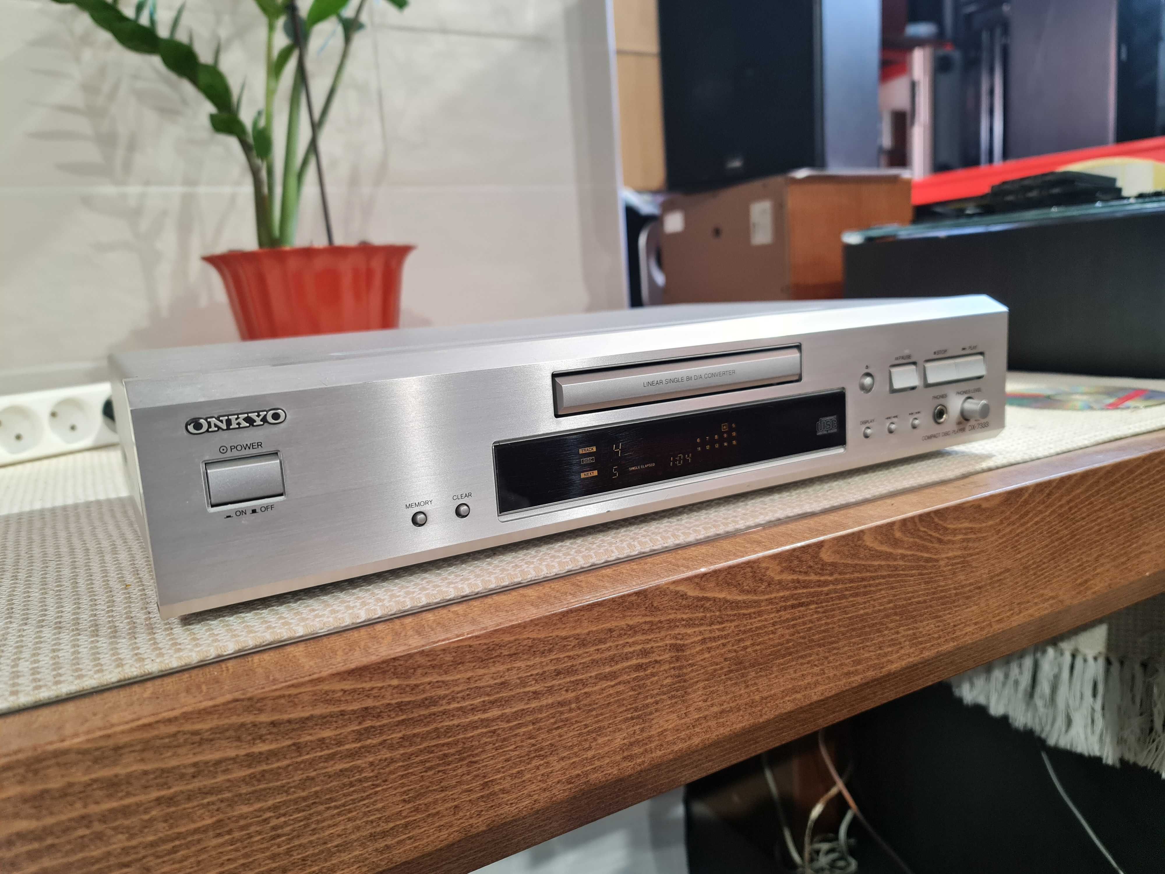 CD-програвач Onkyo DX-7333