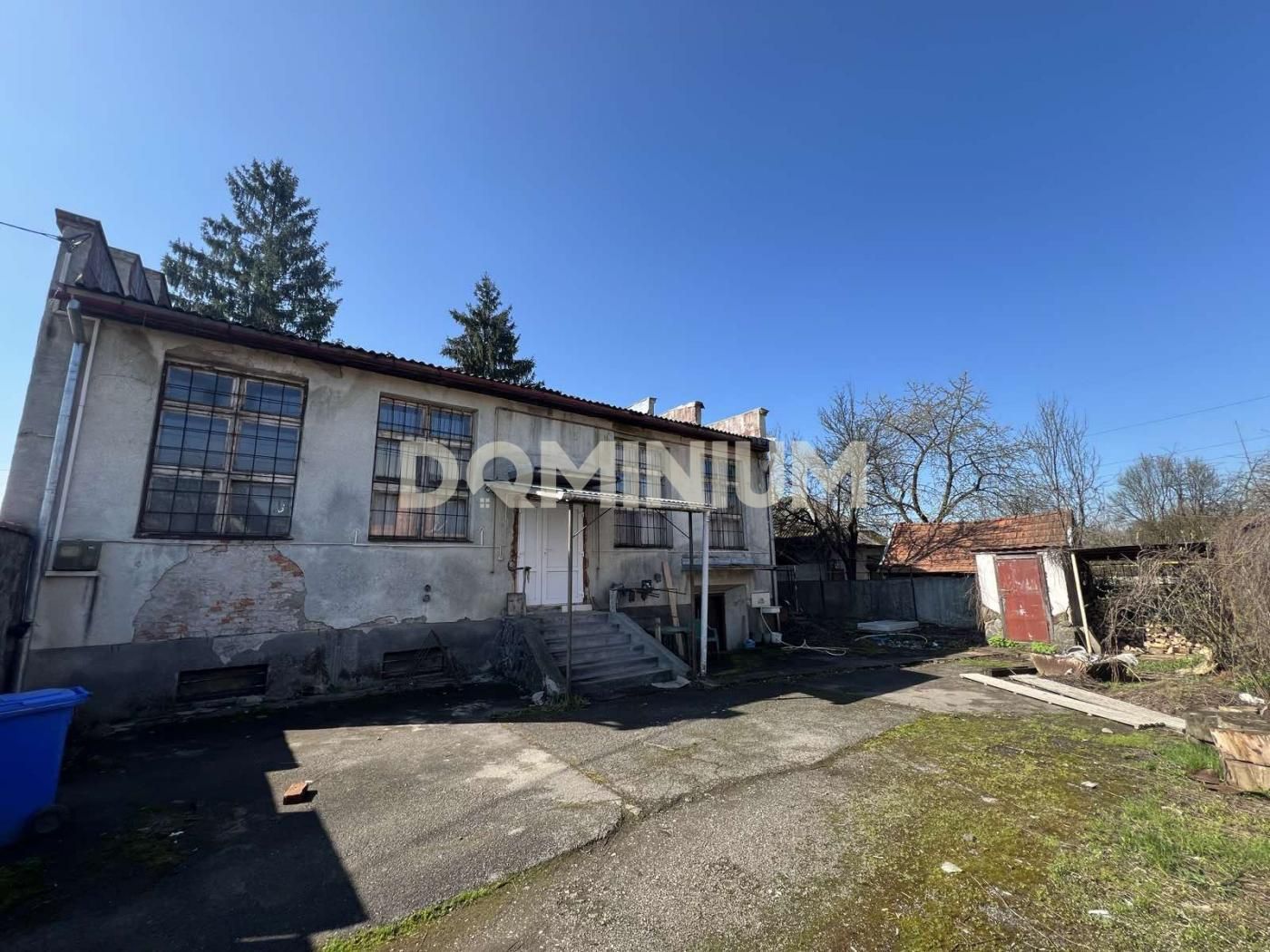 Продається комерція на центральній дорозі, м. Хуст
