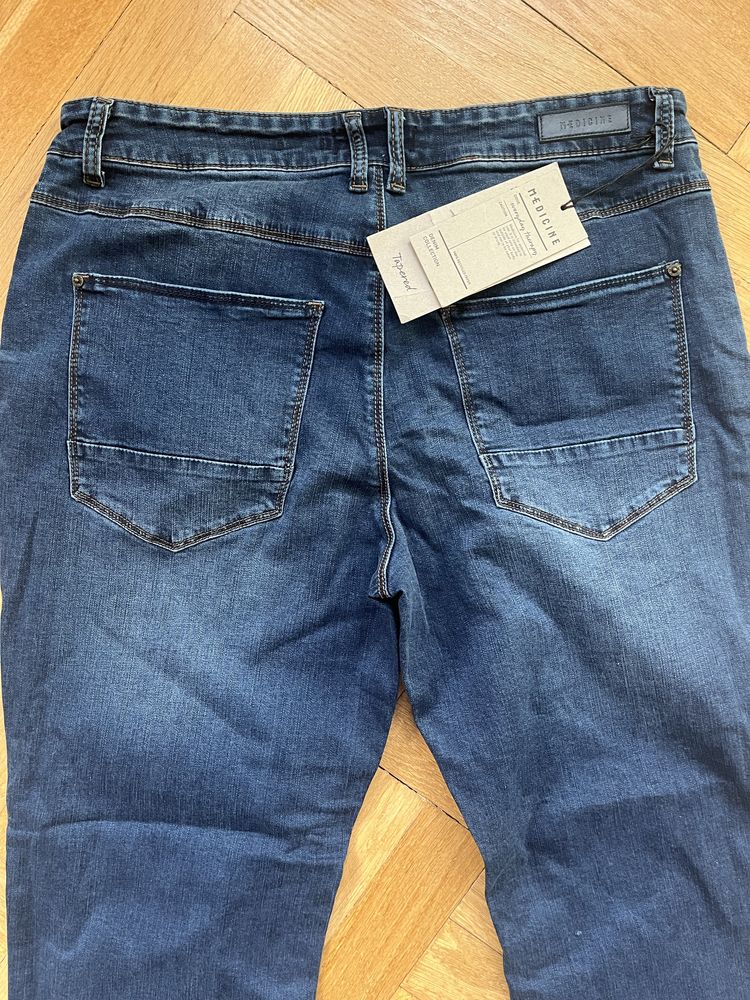 Spodnie jeansowe męskie Medicine tapered rozmiar 32 nowe.