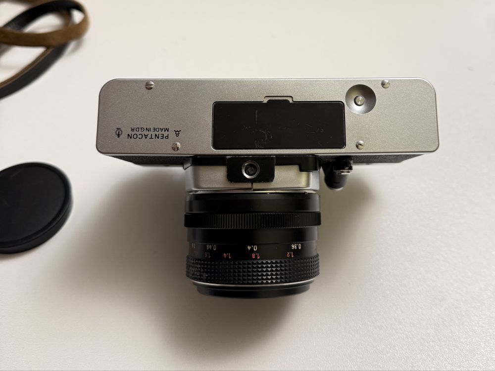 Stary aparat fotograficzny lustrzanka Praktica VLC2 obiektyw Pentacon
