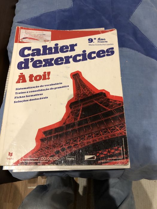 Caderno de exercícios À toi! 9