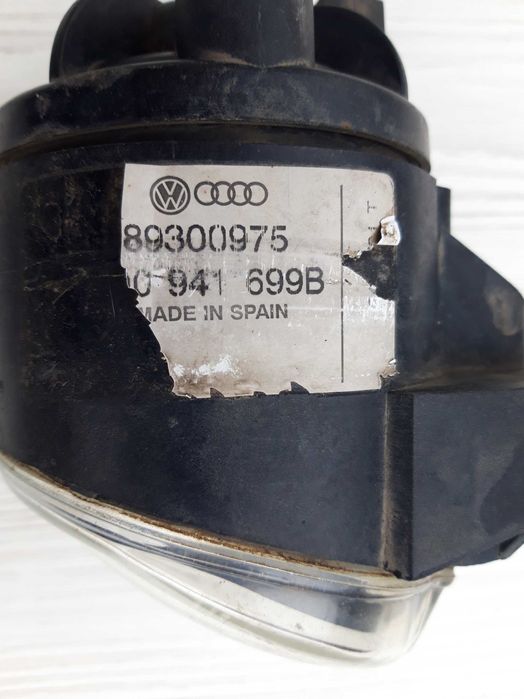 Противотуманная фара ПТФ AUDI A8 D2 4D0941699B