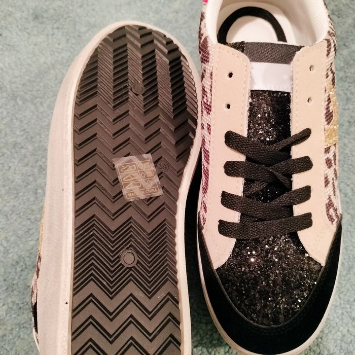 Tênis de senhora novos