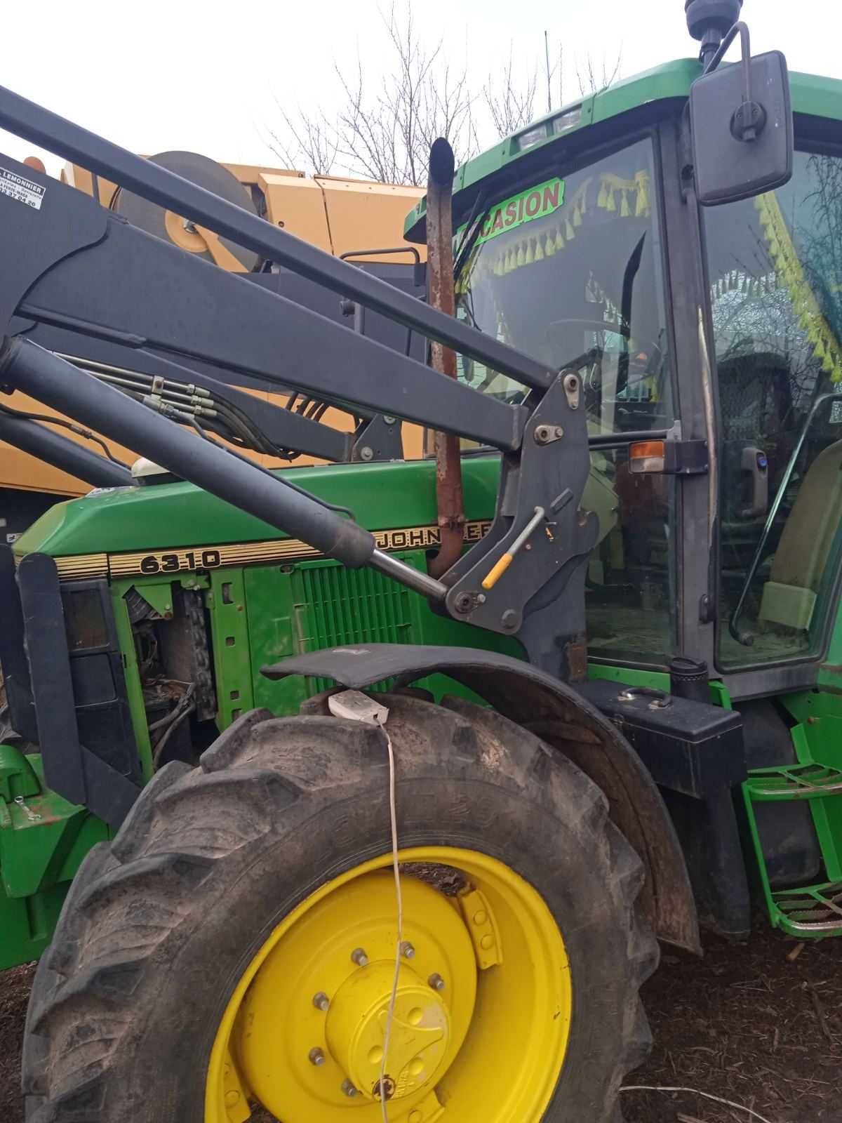Навантажувач на John Deere