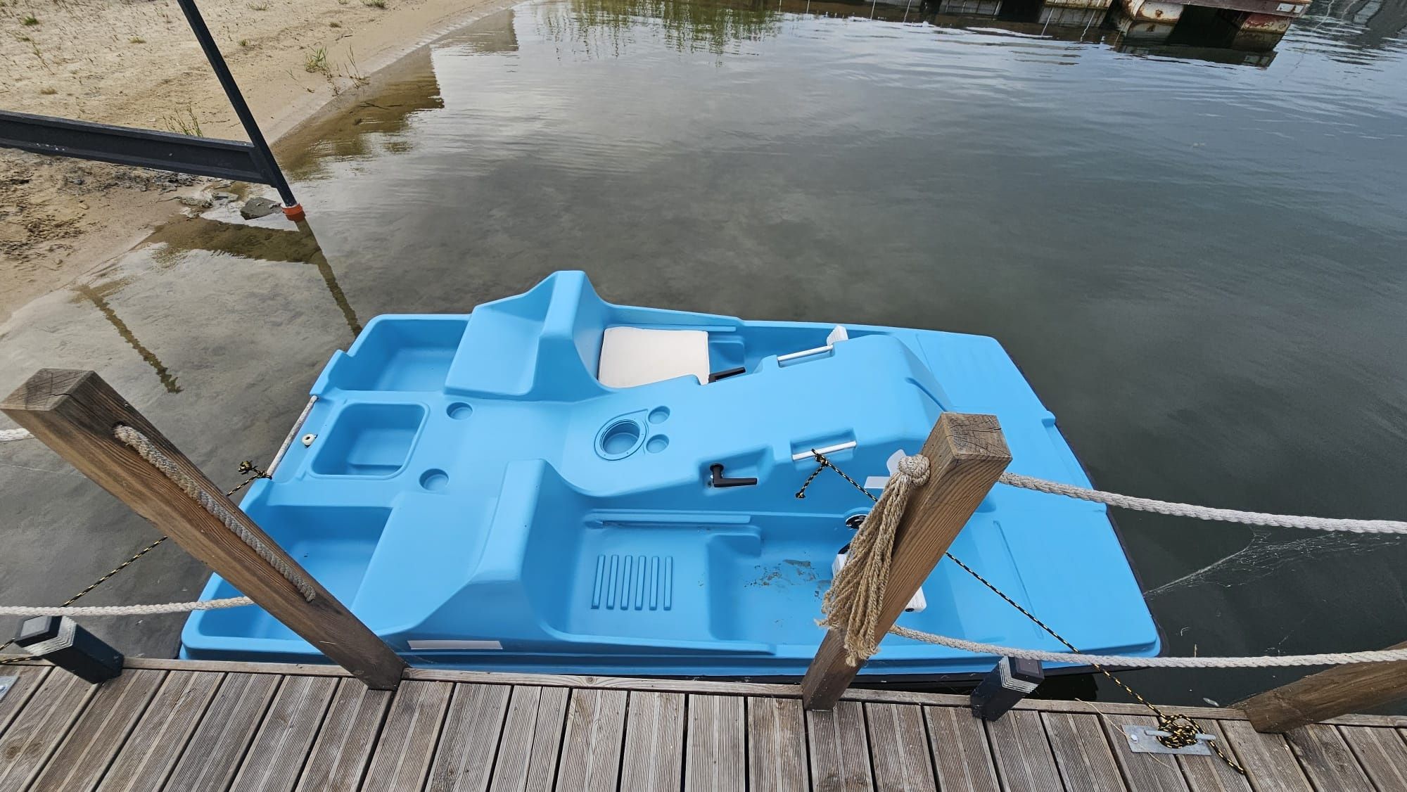 Wolne terminy, dom letniskowy z prywatną plażą i jacuzzi nad jeziorem
