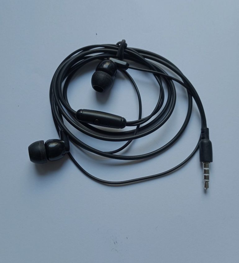 Słuchawki uniwersalne z mikrofonem extra bass czarne jack 3.5mm Nowe