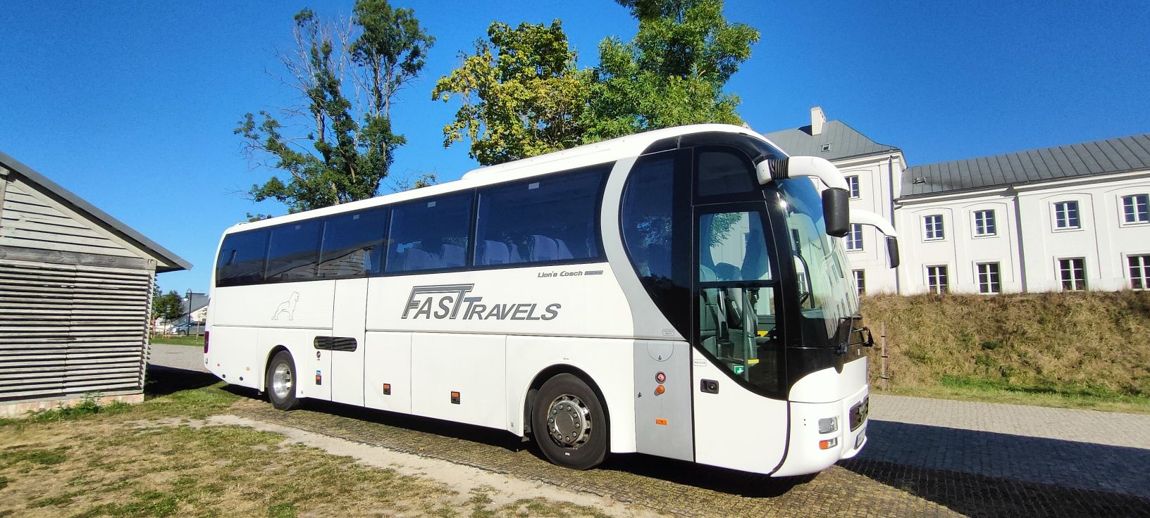 Wynajem busów i autokarów przewóz osób Warszawa autobus bus