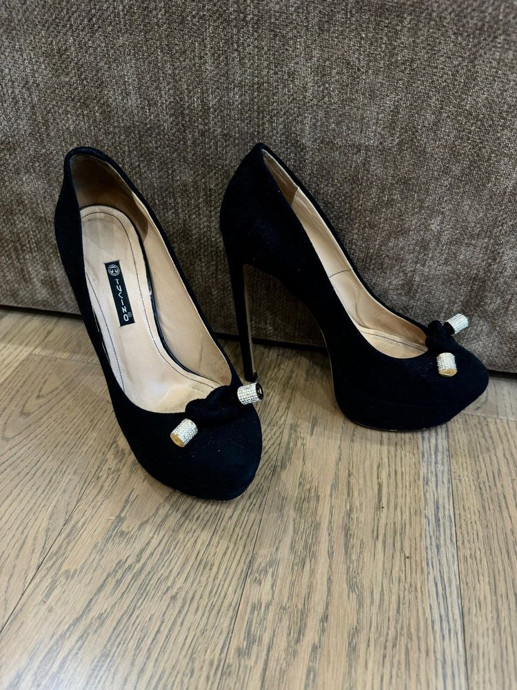 Женские, черные туфли на каблуке Tucino 38 размер