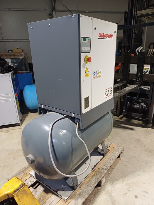 Kompresor śrubowy 5,5 kw Zbiornik 270l