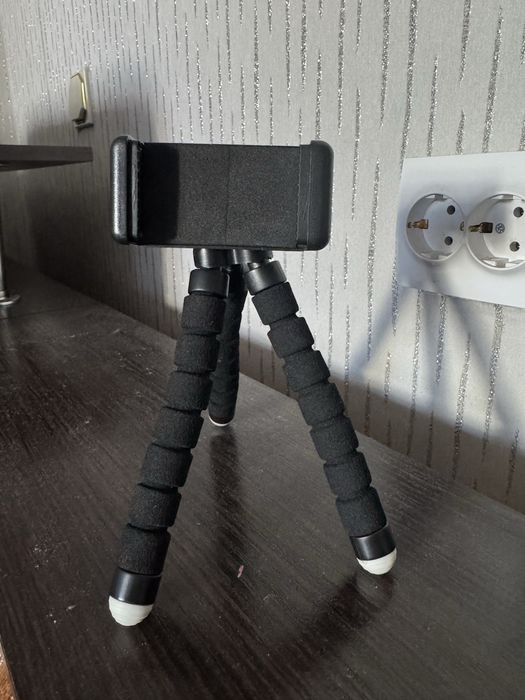 Маленький штатив для фото відео