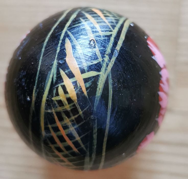 Jajo drewniane wielkanocne.