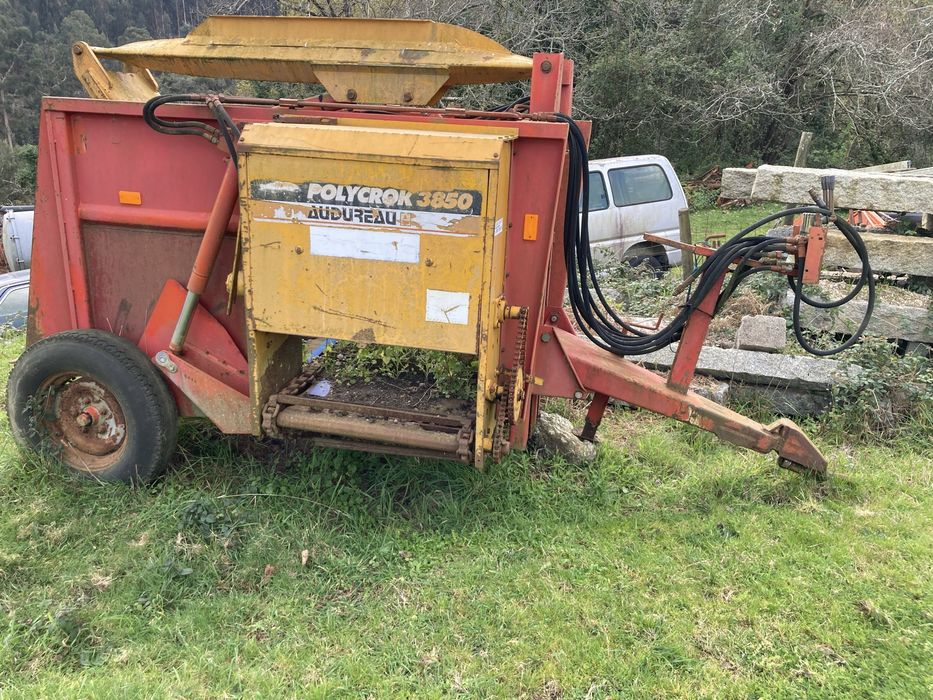 Distribuidor estrume ,desensilador. Distribui lateralmen,