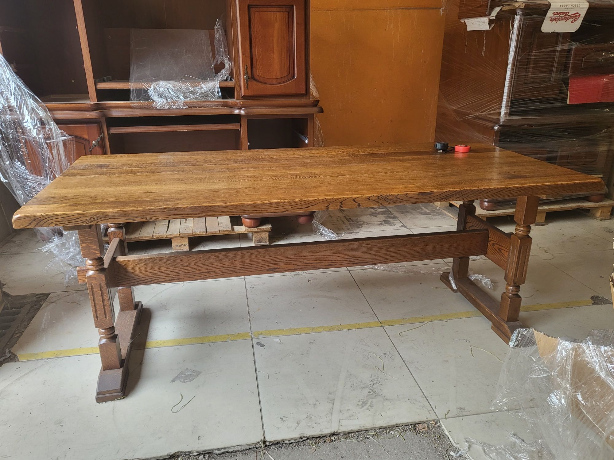 Duzy stół drewniany