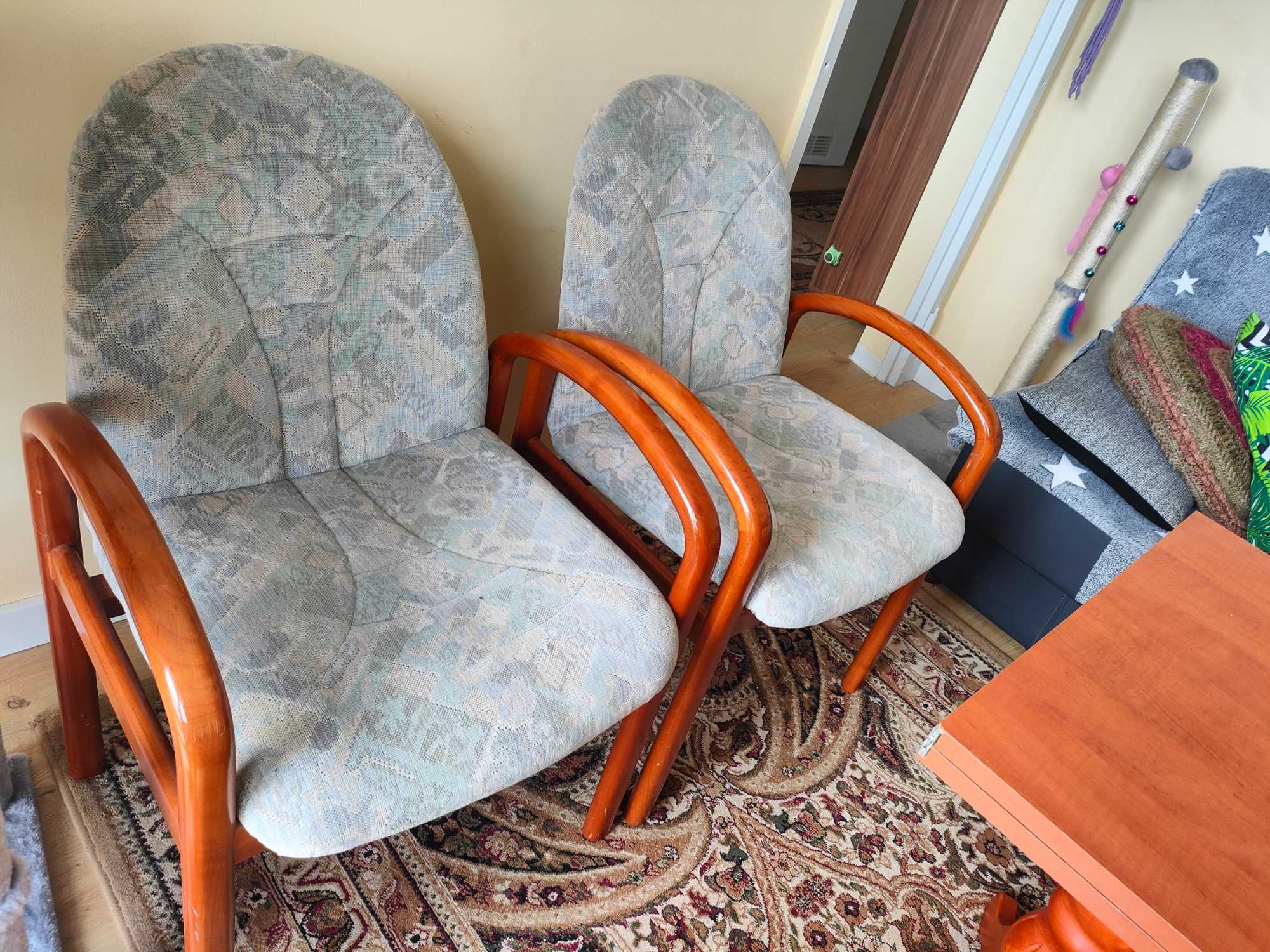 Krzesła używane do salonu