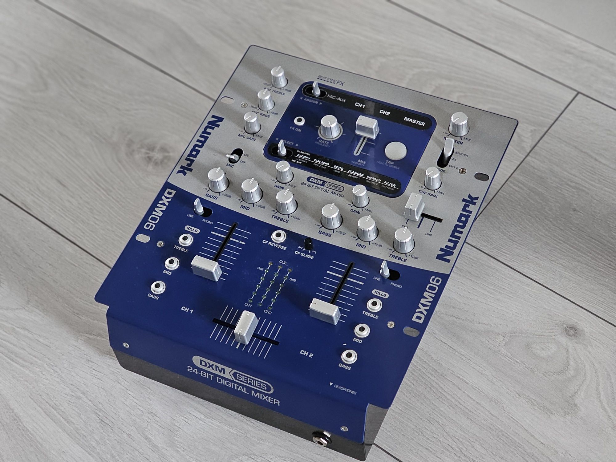 Konsola DJ 2 x DENON DNS-1000 oraz mixer NUMARK DXM06 - świetny stan
