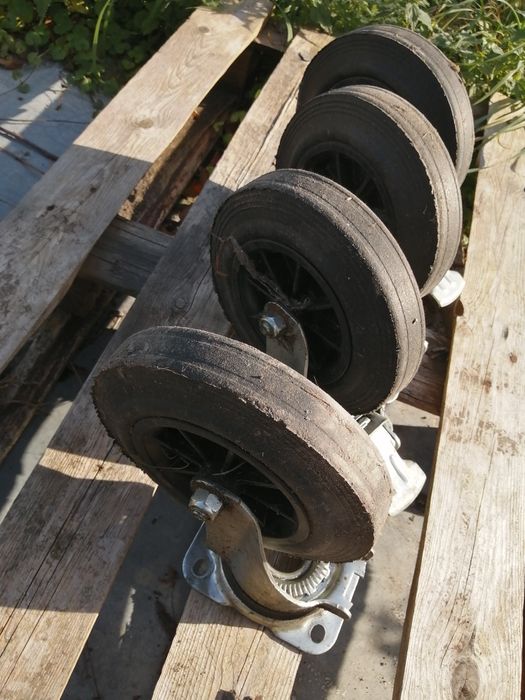 Koła gumowe obrotowe.