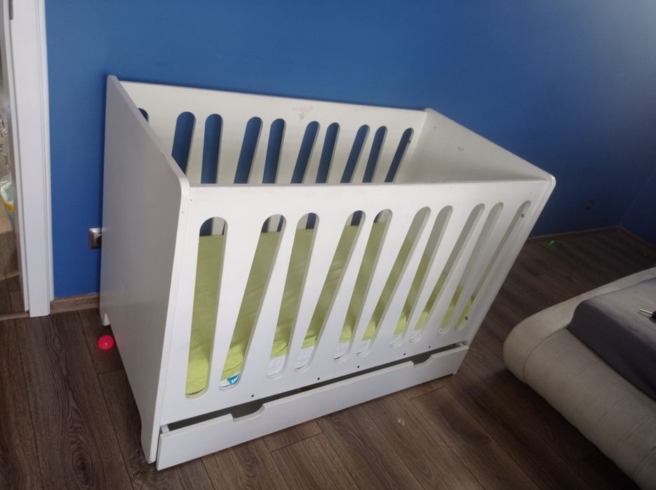 Łóżeczko dziecięce białe lakierowane