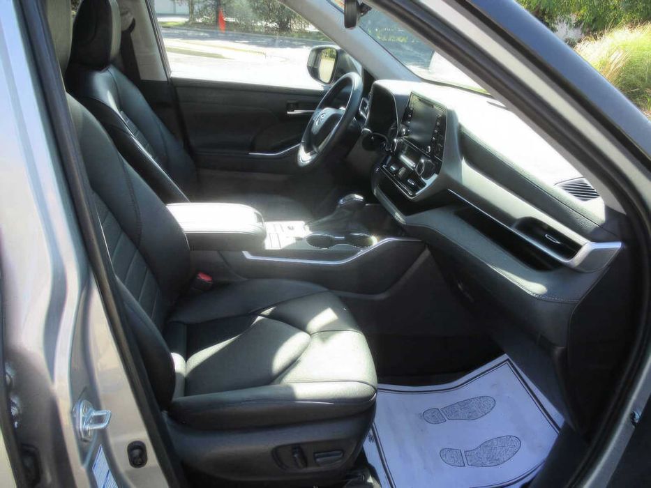Toyota Highlander XLE      2022