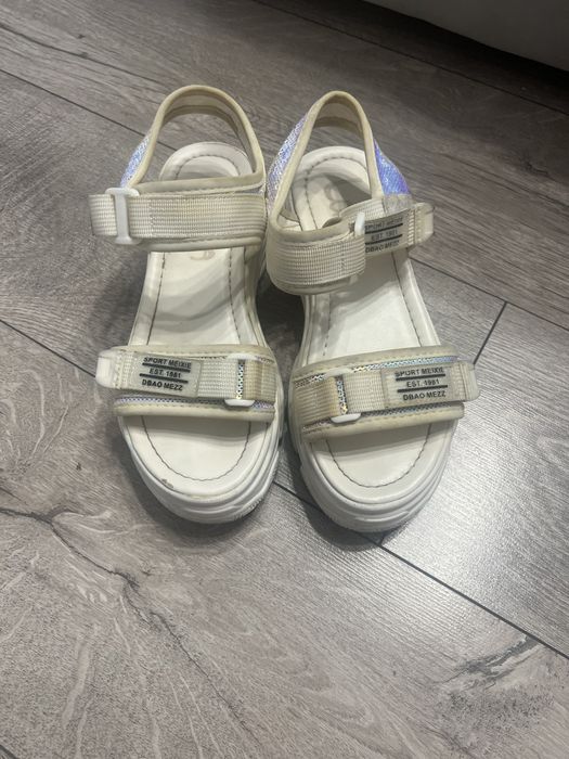 Босоніжки білі 36 розмір