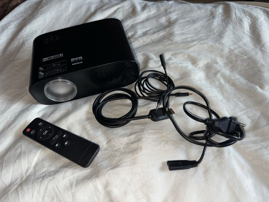 Смарт-проектор M7W 720p на android отличный звук и картинка