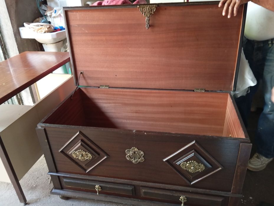 Arca em mogno - bom estado