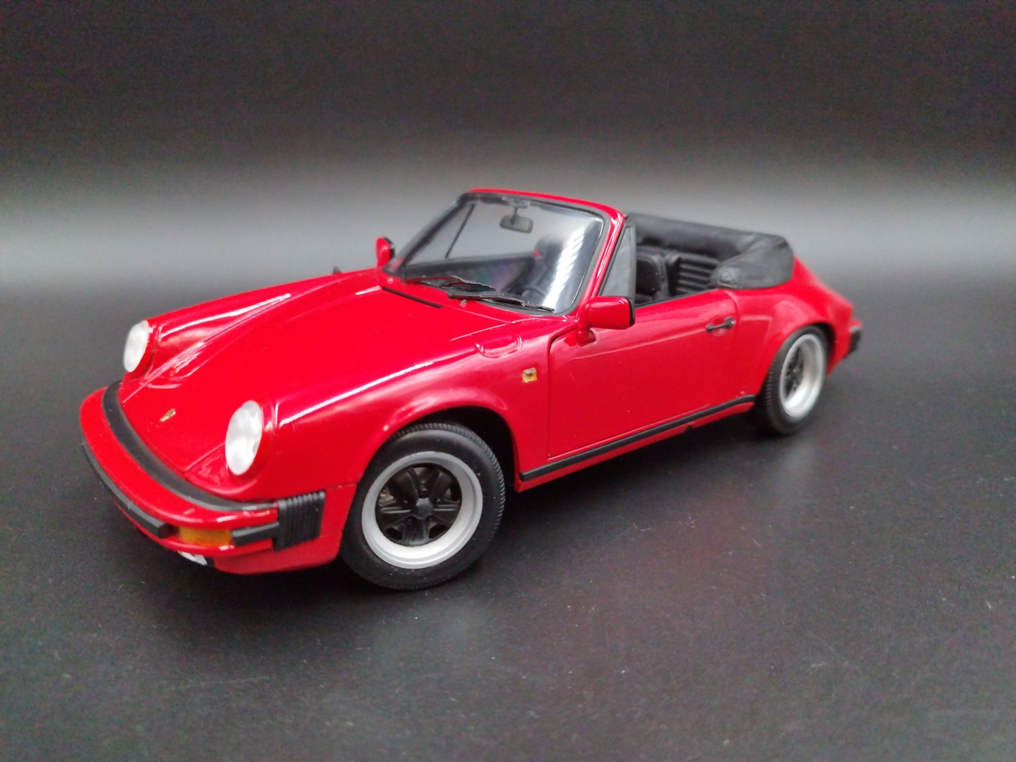 1:18 Minichamps Porsche Carrera 911 Cabrio model